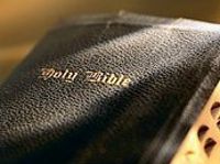 Переводчики Библии отрицают замену слов «Отец» и «Сын» 