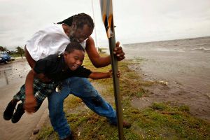   Как баптисты Америки помогают пострадавшим от урагана “Исаак” 
