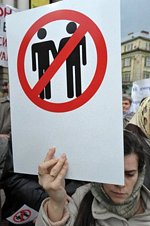 Во Франции отказались легализовать однополые «браки»