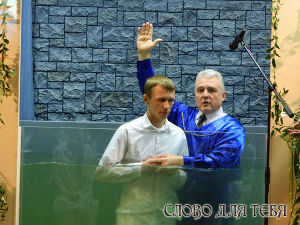 Крещение в московской церкви «Голгофа»