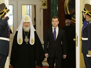 Почти треть россиян - за наделение православия статусом государственной религии