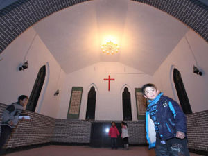 В  Китае  сносят христианские церкви. Власти решили, что рост христианства в стране "чрезмерен"